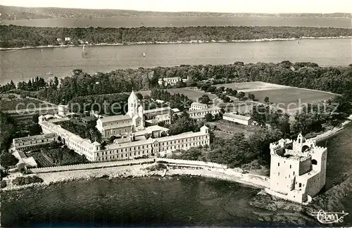 AK / Ansichtskarte Saint_Honorat Abbaye de Saint Honorat au fond Ile Sainte Marguerite vue aerienne Saint Honorat