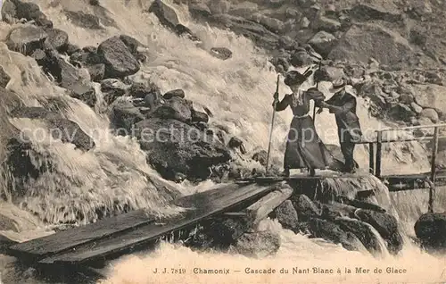 AK / Ansichtskarte Chamonix Cascade du Nant Blanc a la mer de glace Chamonix