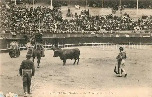 AK / Ansichtskarte Stierkampf Corrida de Toros Suerte de Varas 