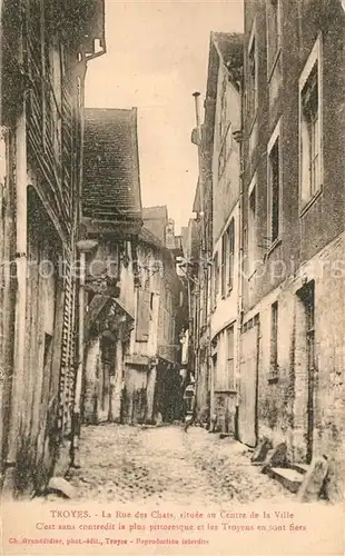 AK / Ansichtskarte Troyes_Aube La Rue de Chats situee au Centre de la Ville Troyes Aube