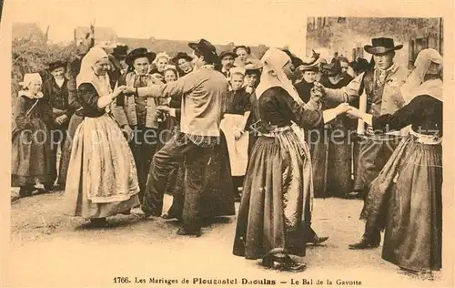 AK / Ansichtskarte Plougastel Daoulas Mariage Bal de la Gavotte Plougastel Daoulas
