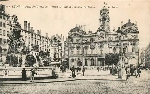 AK / Ansichtskarte Lyon_France Place des Terreaux Hotel de Ville Fontaine Bartholdi Lyon France