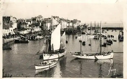 AK / Ansichtskarte Douarnenez Vue generale du port bateaux de peche Douarnenez