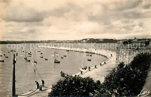 AK / Ansichtskarte Saint Malo_Ille et Vilaine_Bretagne Le Grand Mole au loin Dinard Saint Malo_Ille et Vilaine