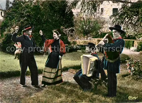AK / Ansichtskarte Chaudes Aigues Scenes et Costumes dAuvergne La Bourree Chaudes Aigues