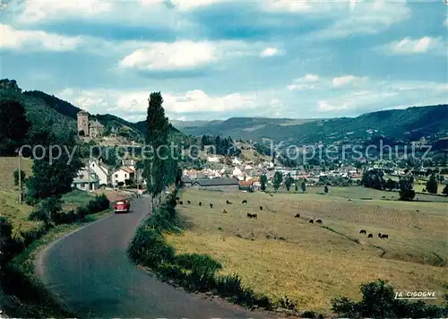 AK / Ansichtskarte Polminhac Village blotti au pied de la forteresse de Pesteils Donjon carre a 7 etages contenant chacun une piece voutee Polminhac