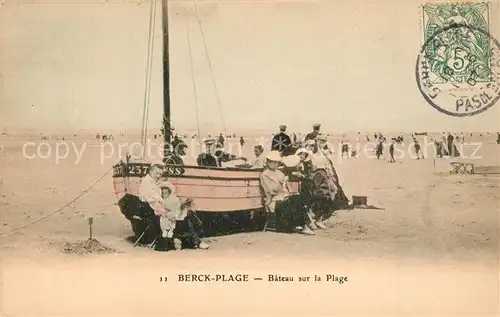 AK / Ansichtskarte Berck Plage Bateau sur la Plage Berck Plage