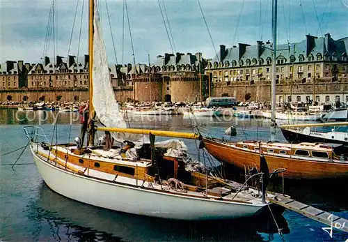 AK / Ansichtskarte Saint Malo_Ille et Vilaine_Bretagne Yachts devant les remparts Collection La Bretagne en couleurs Saint Malo_Ille et Vilaine