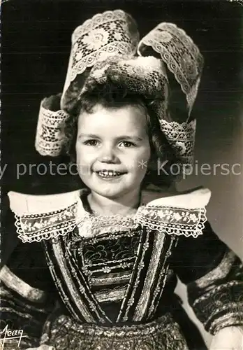 AK / Ansichtskarte Fouesnant Costume de la region jeune fille Trachten Fouesnant
