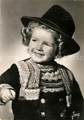 AK / Ansichtskarte Pont Aven Costume d un petit garcon de la region Trachten Pont Aven