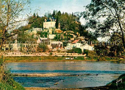 Limeuil Le bas de la Ville avec le Chateau de Larmendie au premier plan la Dordogne Limeuil