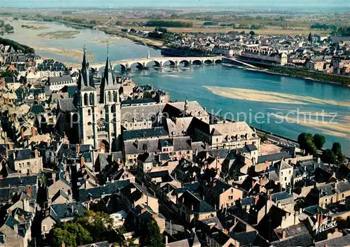 Blois_Loir_et_Cher Vue aerienne sur la ville avec leglise Saint Nicolas et sur la Loire avec le pont Vue aerienne Blois_Loir_et_Cher