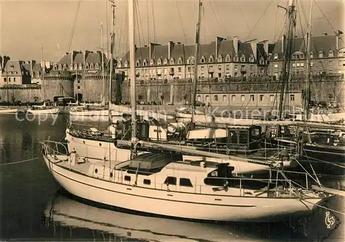 Saint Malo_Ille et Vilaine_Bretagne Le Port des Yachts et la Grande Porte Saint Malo_Ille et Vilaine