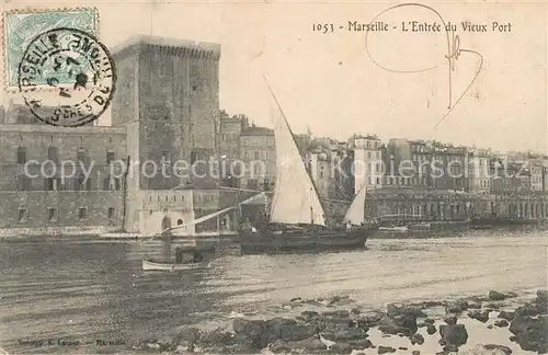 Marseille_Bouches du Rhone Entree du Vieux Port Marseille