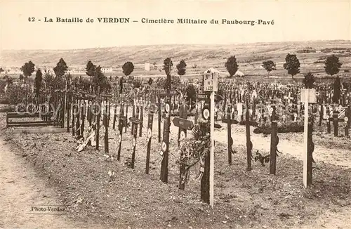 AK / Ansichtskarte Verdun_Meuse Cimetiere Militaire du Faubourg Pave Verdun Meuse
