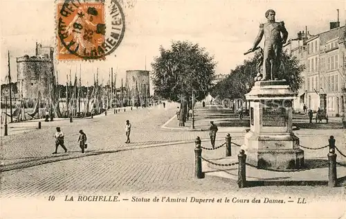 AK / Ansichtskarte La_Rochelle_Charente Maritime Statue de lAmiral Duperre et le Cours des Dames La_Rochelle