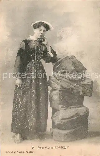 AK / Ansichtskarte Lorient_Morbihan_Bretagne Jeune fille de Lorient Lorient_Morbihan_Bretagne