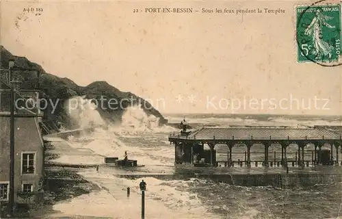 AK / Ansichtskarte Port en Bessin Sous les feux pendant la Tempete Port en Bessin