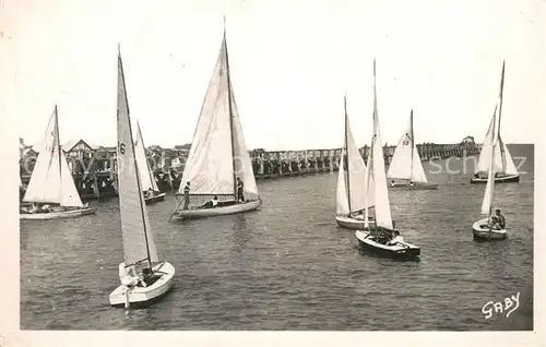 AK / Ansichtskarte Ouistreham Regatiers sortant du Port Ouistreham