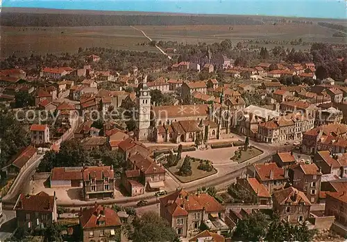 AK / Ansichtskarte Etain Eglise et le Monument aux Morts Vue aerienne Etain