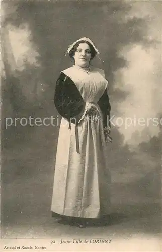 AK / Ansichtskarte Lorient_Morbihan_Bretagne Jeune Fille Costumes Trachten Lorient_Morbihan_Bretagne