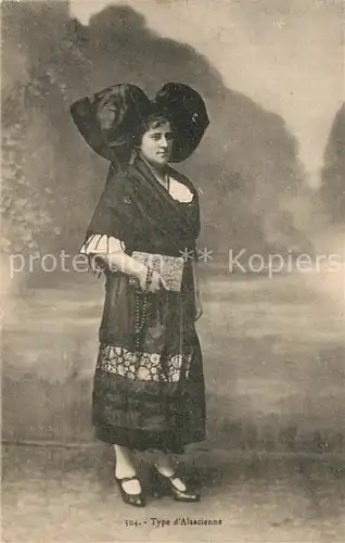 AK / Ansichtskarte Alsace_Elsass Type d Alsacienne Costumes Trachten Alsace Elsass