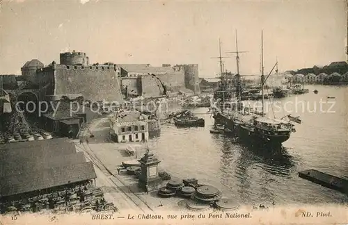 AK / Ansichtskarte Brest_Finistere Chateau vue prise du Pont National Bateaux Port Brest_Finistere