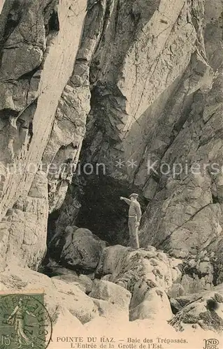 AK / Ansichtskarte Pointe_du_Raz Baie des Trepasses Entree de la Grotte de l Est Pointe_du_Raz