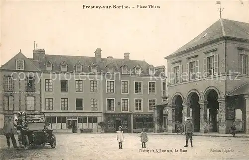AK / Ansichtskarte Fresnay sur Sarthe Place Thiers Fresnay sur Sarthe