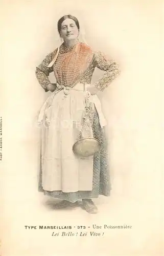 AK / Ansichtskarte Marseille_Bouches du Rhone Types Marseillais une poissonniere Costumes Trachten Marseille