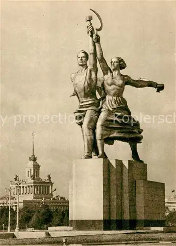 AK / Ansichtskarte Moskau_Moscou Skulptur Arbeiter der Kolchos Moskau Moscou