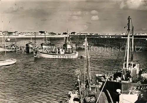 AK / Ansichtskarte Quiberon_Morbihan Port Maria et la digue bateaux de peche Quiberon Morbihan