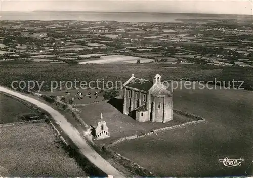 AK / Ansichtskarte Locronan Chapelle Plac ar Horn vue aerienne Locronan