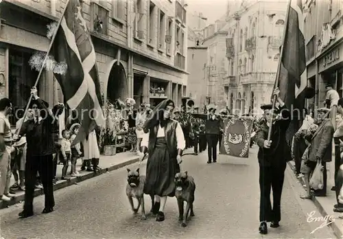 AK / Ansichtskarte Saint Malo_Ille et Vilaine_Bretagne Rue de Dinan Groupe folklorique Quic en Groigne Saint Malo_Ille et Vilaine