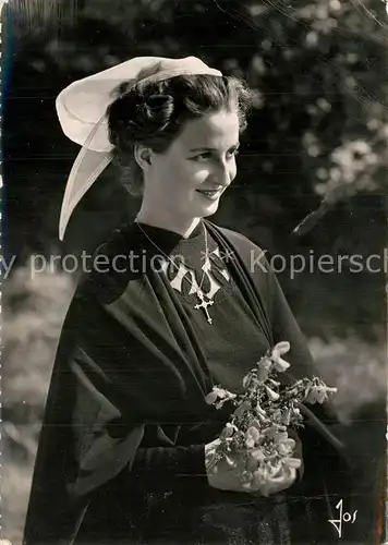 AK / Ansichtskarte Plougonven Jeune fille en coiffe du Tregor Costumes Trachten Plougonven