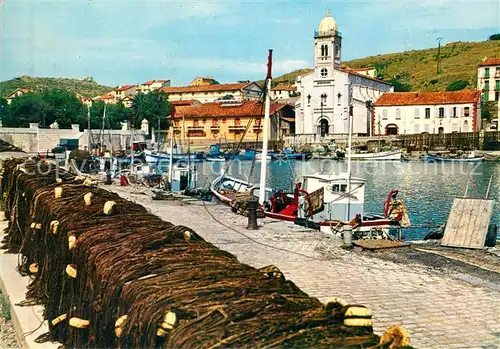 AK / Ansichtskarte Port Vendres Port de pecheurs Bateaux de peche Eglise Port Vendres