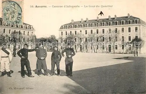 AK / Ansichtskarte Auxerre Caserne d Infanterie Cour du Quartier Auxerre