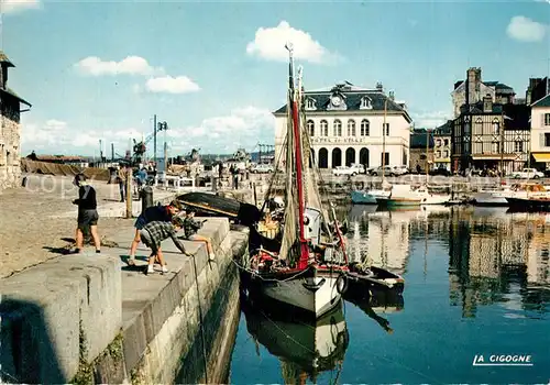 AK / Ansichtskarte Honfleur Hotel de Ville et le bassin Honfleur
