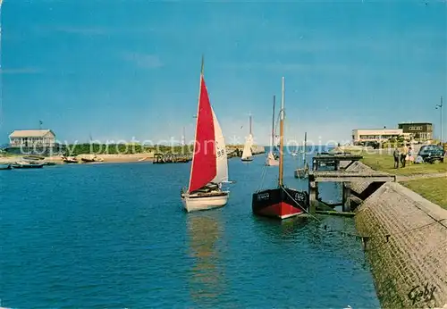 AK / Ansichtskarte Courseulles sur Mer Voilier entrant au Port Courseulles sur Mer