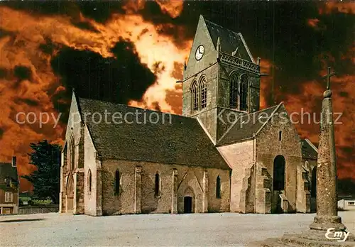 AK / Ansichtskarte Sainte Mere Eglise Calvaire dont la base est une borne milliaire romaine la nuit du 6 Juin 1944 Sainte Mere Eglise