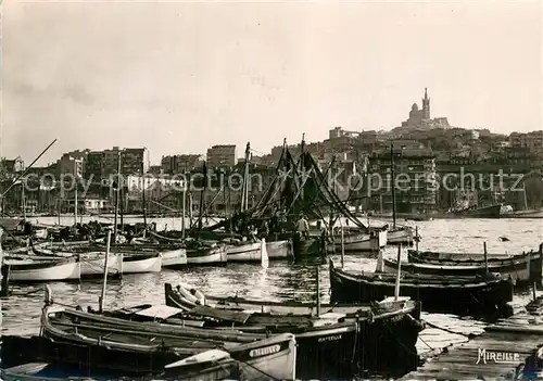 AK / Ansichtskarte Marseille_Bouches du Rhone Le Vieux Port et ND de la Garde Marseille