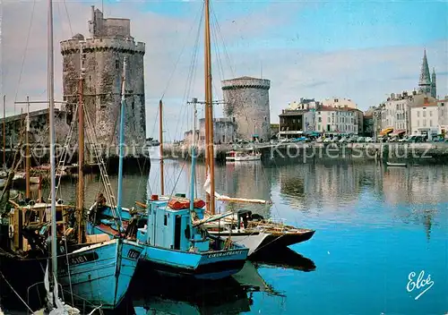 AK / Ansichtskarte La_Rochelle_Charente Maritime Un coin du Port et les Trois Tours La_Rochelle