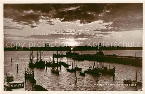 AK / Ansichtskarte Royan_Charente Maritime Le Port Lever de Soleil Royan Charente Maritime