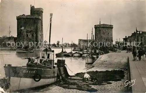 AK / Ansichtskarte La_Rochelle_Charente Maritime Le Port La_Rochelle