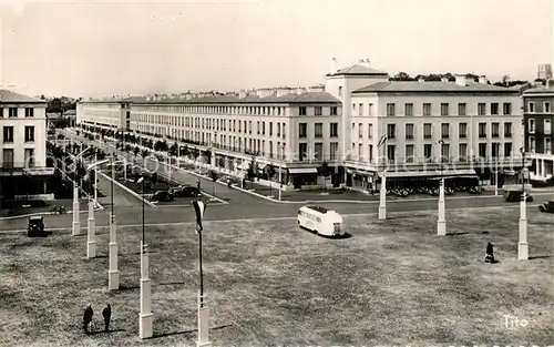 AK / Ansichtskarte Royan_Charente Maritime Place de lHotel de Ville Cours A Briand Royan Charente Maritime