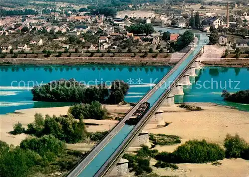 AK / Ansichtskarte Briare le Canal Le pont canal et la Loire 