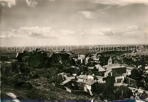 AK / Ansichtskarte Les_Baux de Provence Vue generale a lhorizon la plaine de la Camargue Les_Baux de Provence