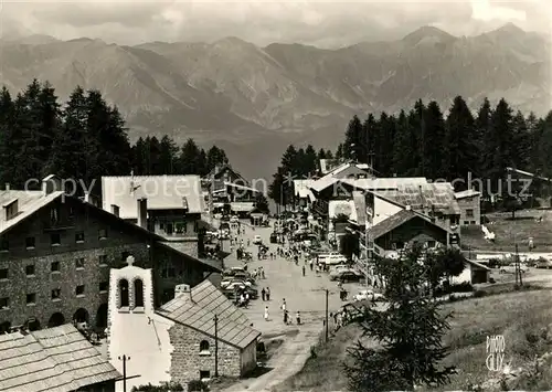 AK / Ansichtskarte Valberg Vue generale avec les Hotels Au fon la Chaine St Honorat au premier plan la Chapelle Notre Dame des Neiges Valberg