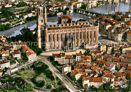 AK / Ansichtskarte Albi_Tarn Vue aerienne sur la Basilique Ste Cecile et le Vieil Albi Albi_Tarn
