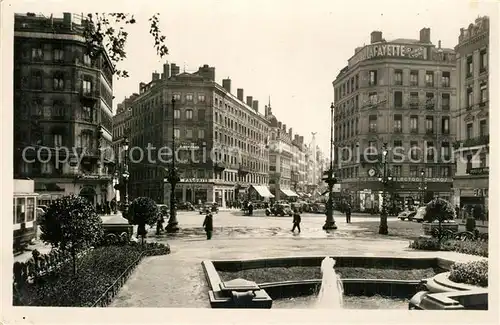 AK / Ansichtskarte Lyon_France Place et Rue de la Republique  Lyon France